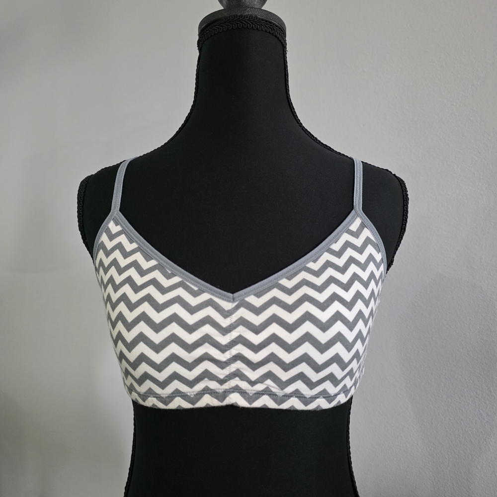 EUC PINK Victoria's Secret Gray and White Chevron Bralette - Size L